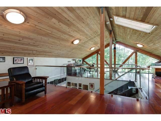 10444-camarillo-street-toluca-attic
