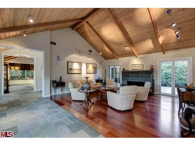 10444-camarillo-street-toluca-lake-relaxing-room