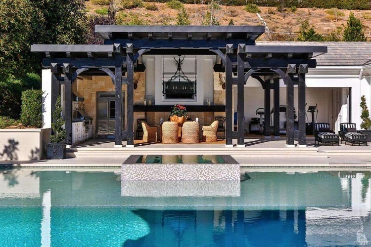 wayne-gretzky-house-outdoor-terrace