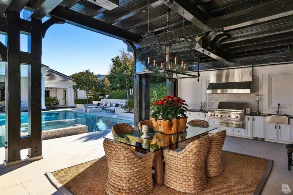 wayne-gretzky-house-pool-house