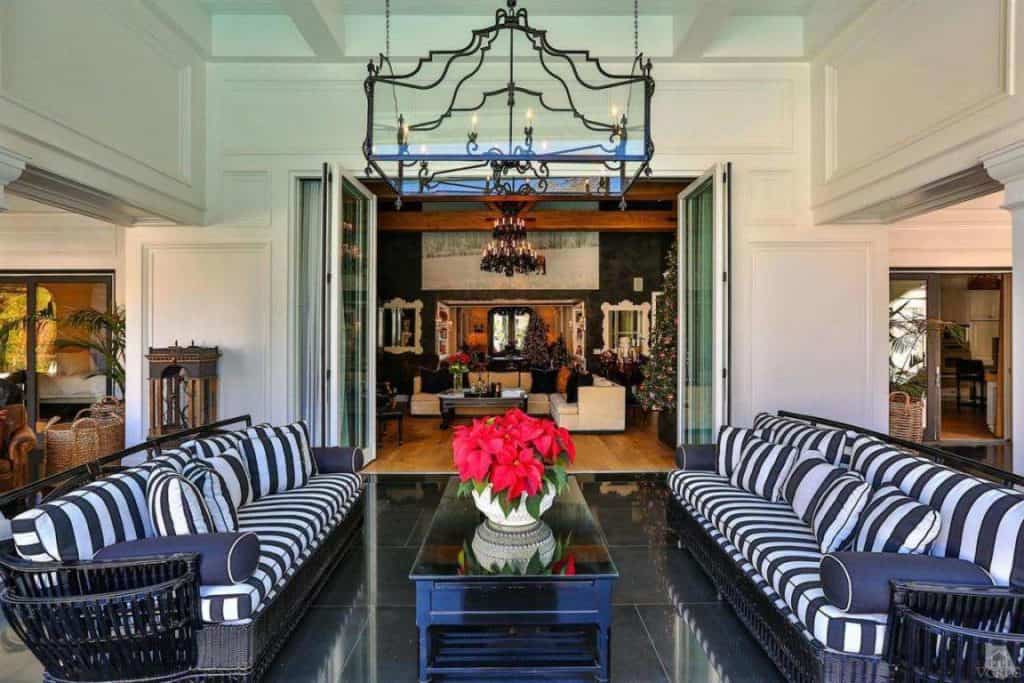 wayne-gretzky-house-second-living-room