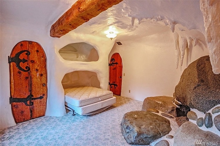 snow-white-cottage-washington-bedroom