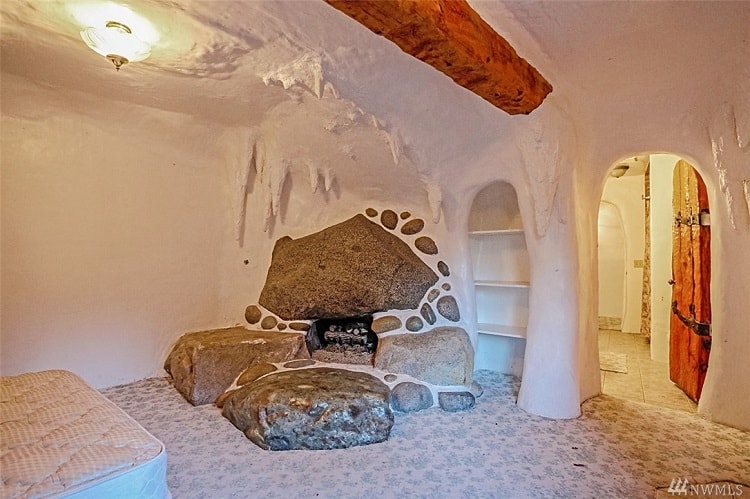 snow-white-cottage-washington-living-room