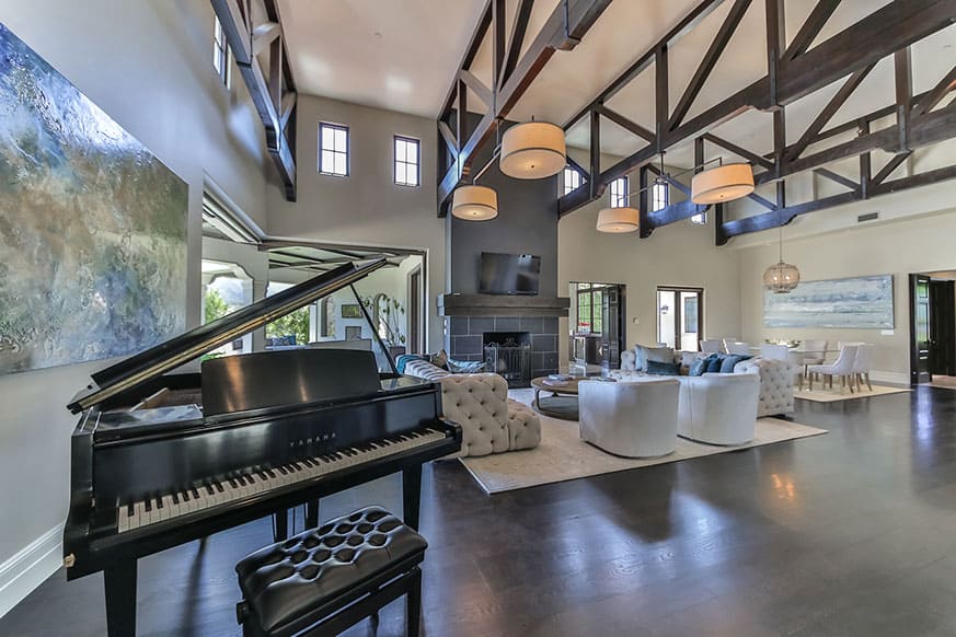 living-room-piano-britney-spears-house