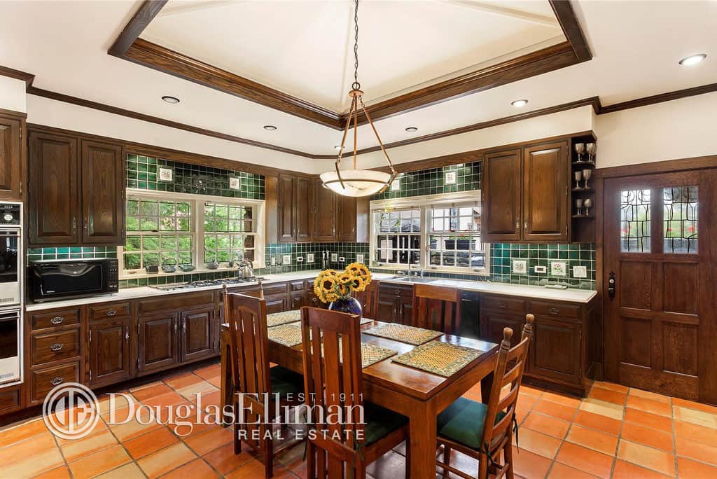 gingerbread-house-kitchen