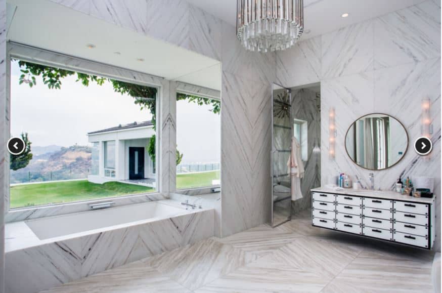gwen-stefani-house-bathroom
