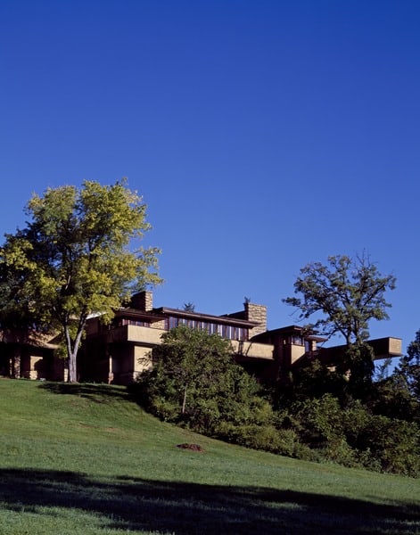 Taliesin,_the__natural_house__of_architect_Frank_Lloyd_Wright_and_one_of_the_nation's_most_famous_homes,_Spring_Green,_Wisconsin_LCCN2011632365.tif