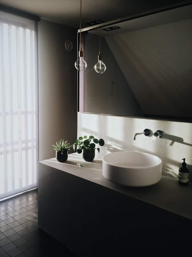 bathroom-design-clean-and-organized