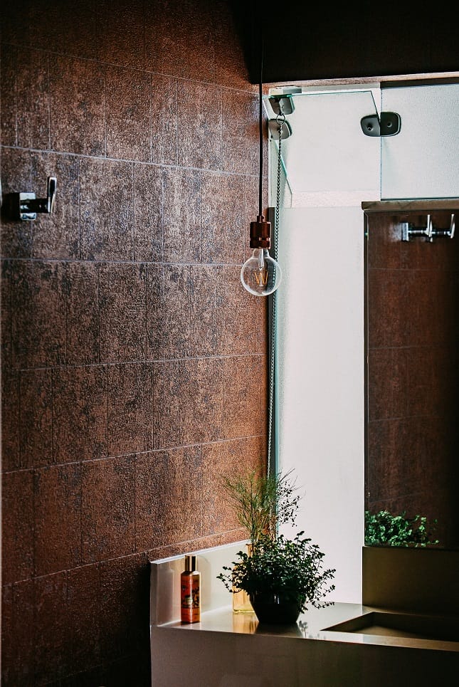 bathroom-with-green-plants