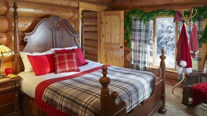 santa-claus-house-north-pole-bedroom