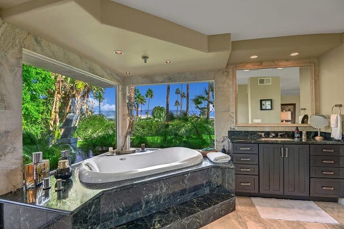 bing-crosby-house-master-bathroom