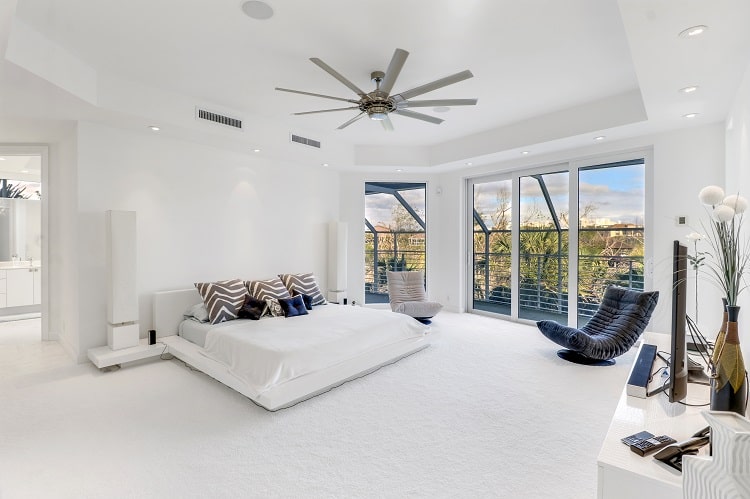 hideaway beach home on private lot going to auction