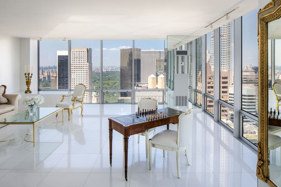 anne hathaway apartment living room