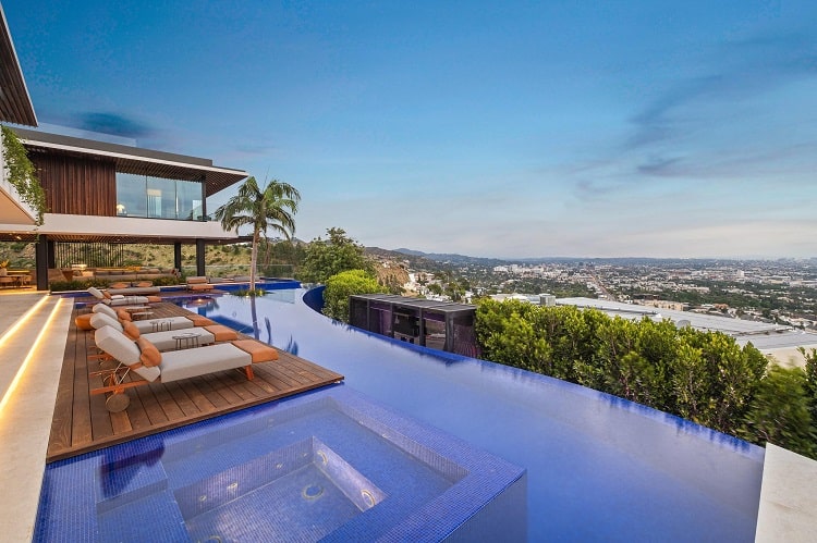 Outdoor areas, the infinity pool, and views over the city.