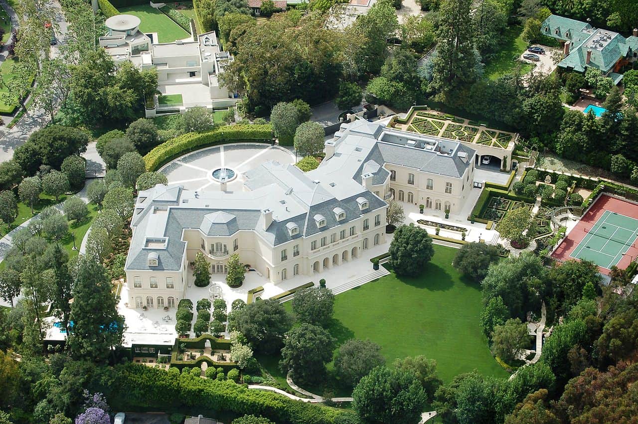 The Story of the Opulent $120 Million Manor that Aaron Spelling Built in Holmby Hills The Story of the Opulent $120 Million Manor that Aaron Spelling Built in Holmby Hills