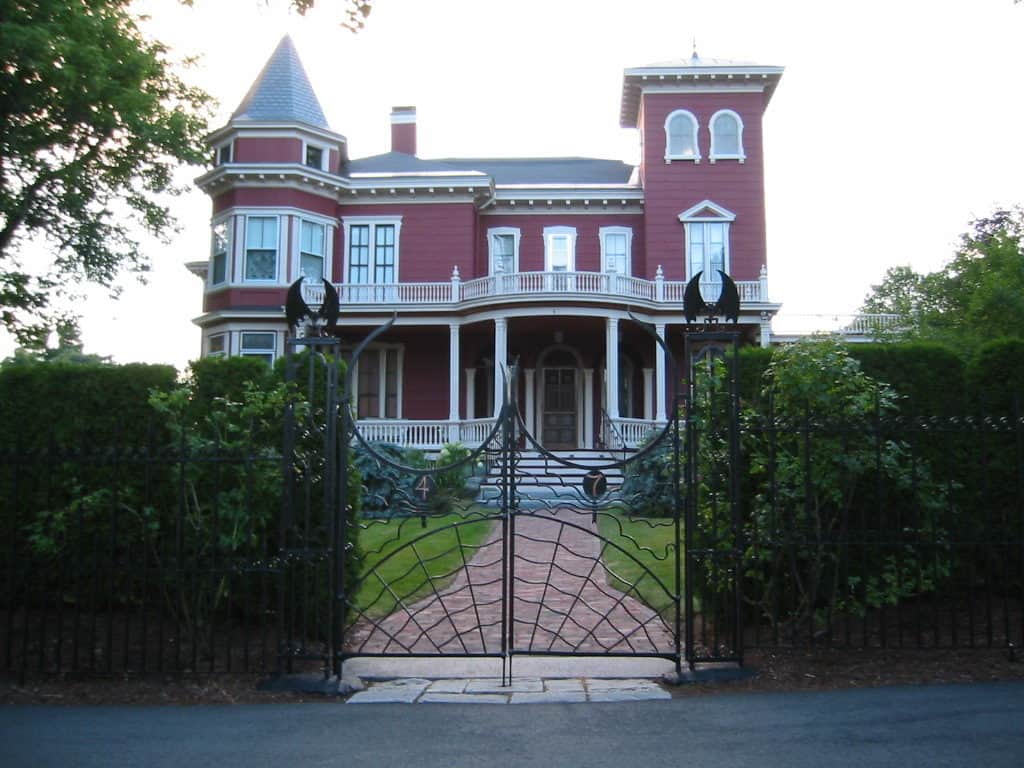 stephen king house real life bangor maine