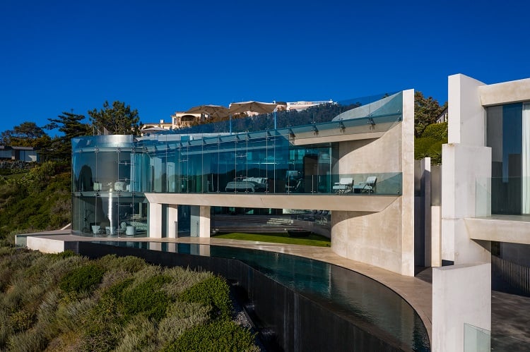 Front-facing view of Alicia Keys' home, made out of glass and concrete