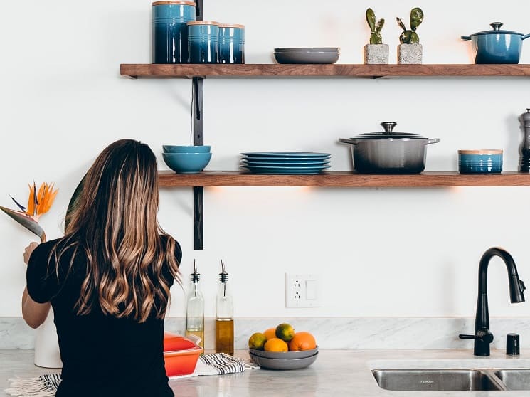 arranging shelf kitchen