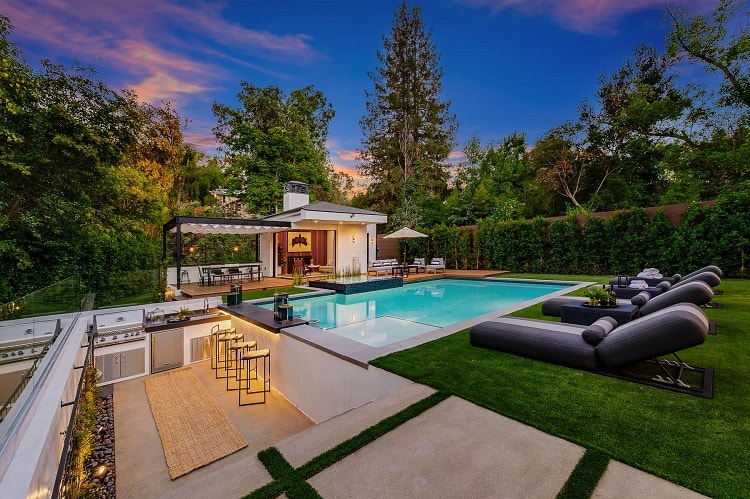 luxury home at 4746 Louise Avenue, Los Angeles CA