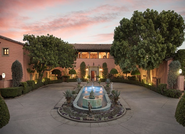 Driveway leading up to the Beverly House at 1011 N Beverly Drive, Los Angeles