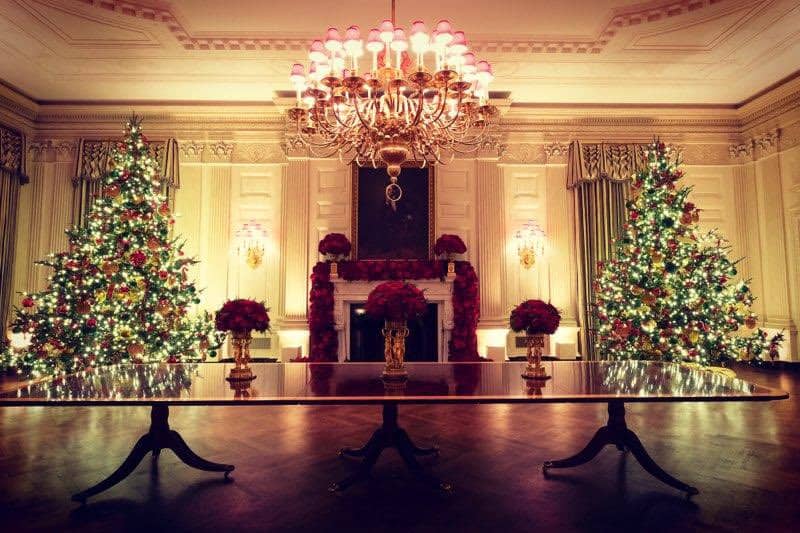 the white house decorated for christmas 2019