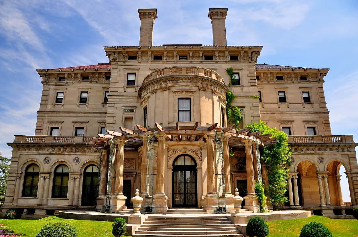 exterior of the breakers mansion in newport, rhode island