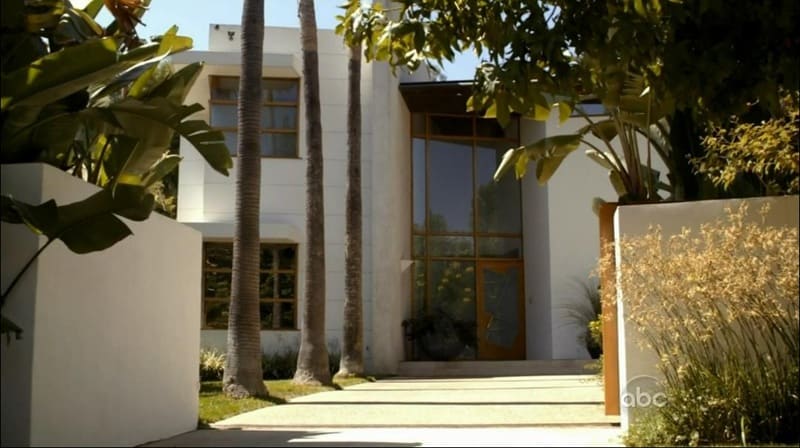 Still from Modern Family showing the front door to Jay's house 