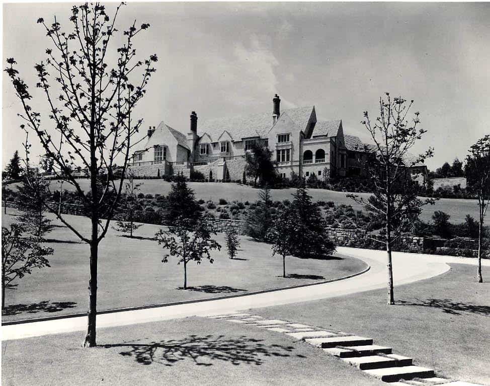 old photo of the Greystone Mansion driveway 