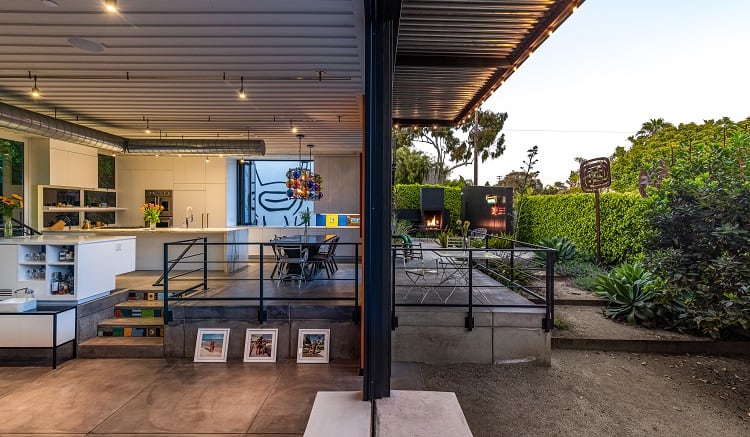 exterior of a warehouse-like home in Venica, CA.
