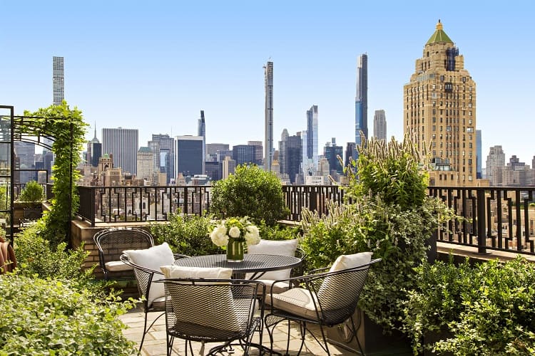 perfect manhattan views from luxury apartment