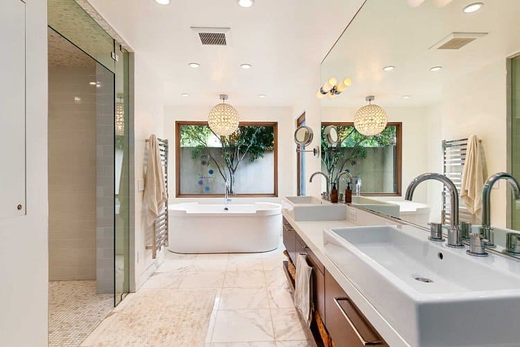 Bathroom Inside the former California home of the Hemsworth brothers.