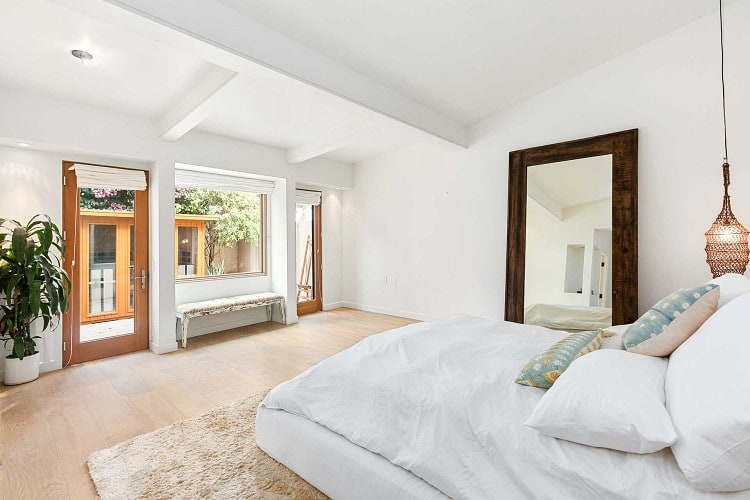 Bedroom Inside the former California home of the Hemsworth brothers.