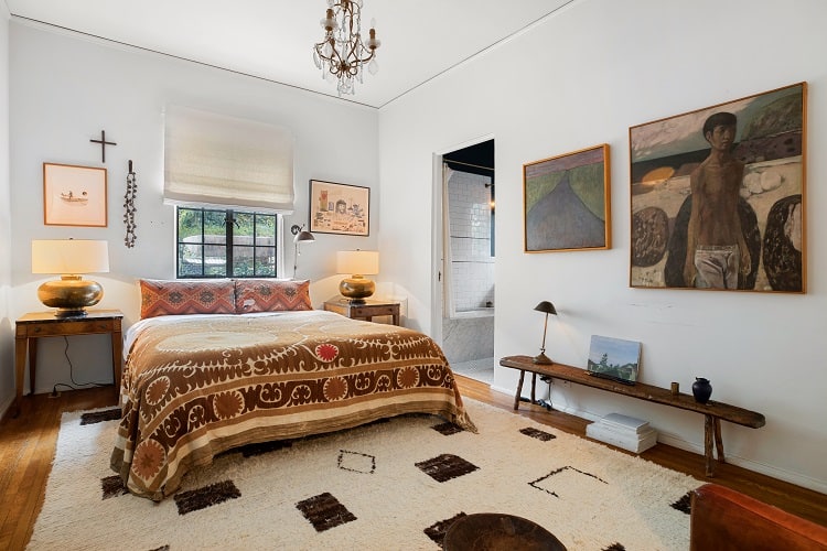 Main floor guest bedroom with a full en-suite bathroom.