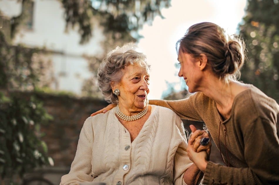 daughter visiting her mother in a senior living community