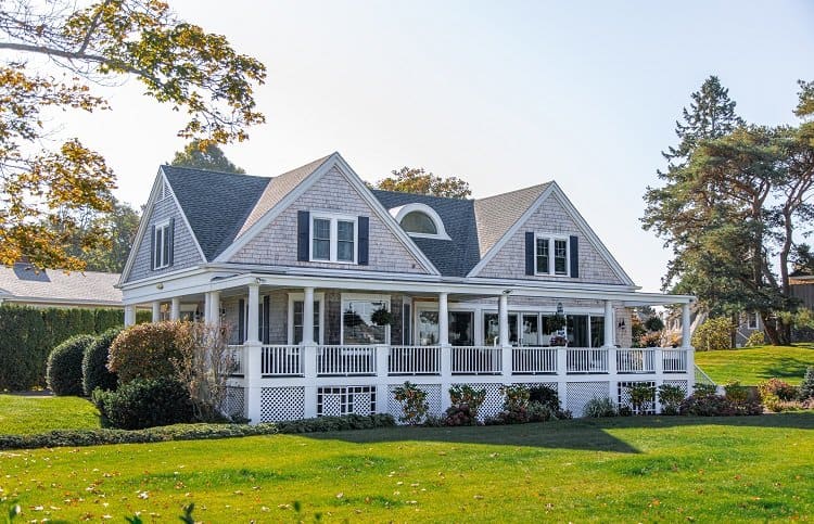 beautiful-home-exterior-design-with-grass-lawn