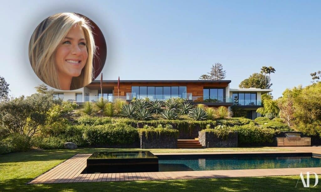 exterior of Jennifer Aniston's beautiful home in Bel-Air, California