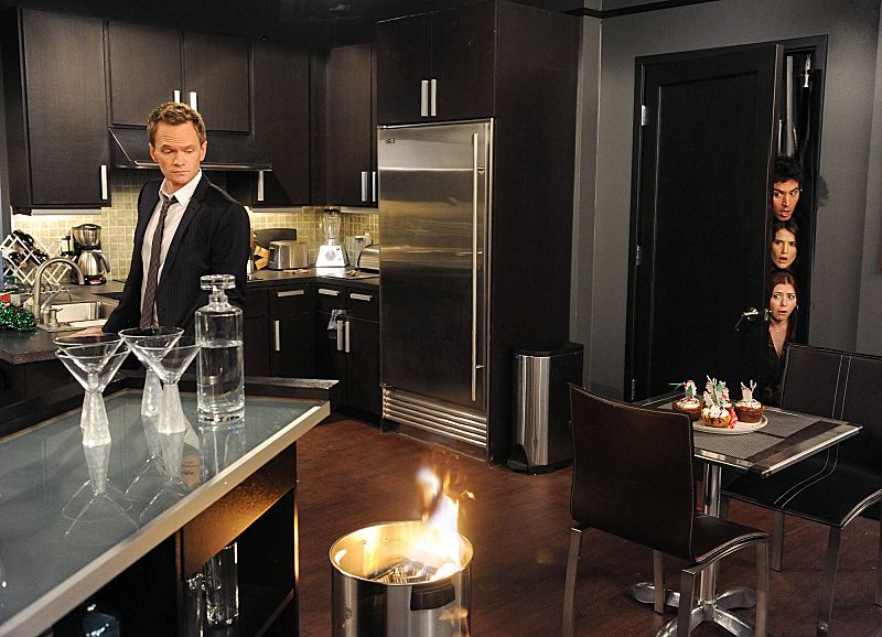 kitchen-in-barney-stinson-apartment-himym