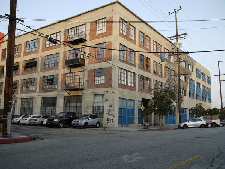 The exterior of the New Girl loft, played by the real-life Binford Lofts building at 837 Traction Ave in Los Angeles. 