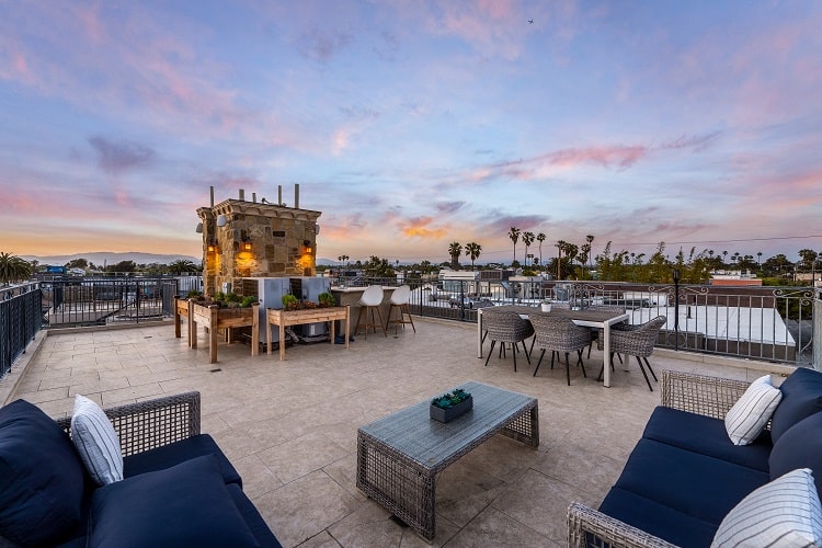 rooftop deck with seating and views of the venice beach canals