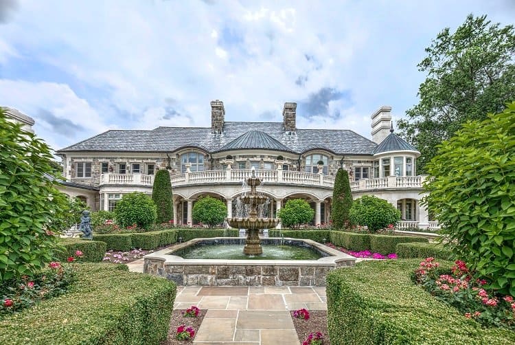 Palatial estate in Mendham, New Jersey. Photo credit: David Gruol Photography courtesy of Coldwell Banker Realty