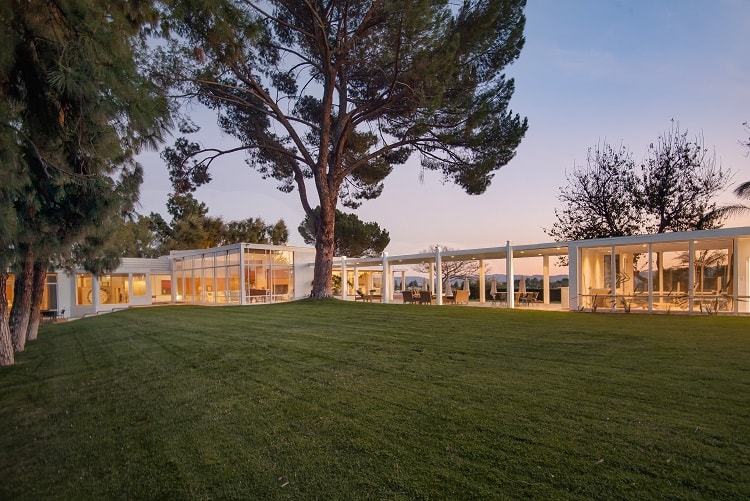 Byrdview is one of only a few homes designed by the great American architect William Pereira.