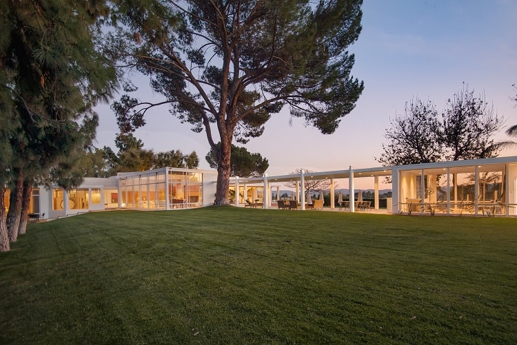 Byrdview is one of only a few homes designed by the great American architect William Pereira. 