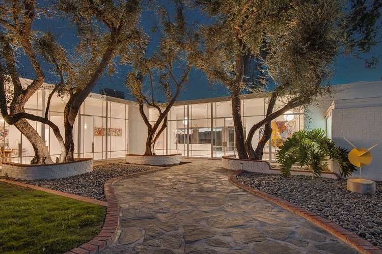 Byrdview is one of only a few homes designed by the great American architect William Pereira.