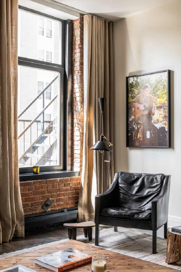 moody-decor-in-prewar-condo-building