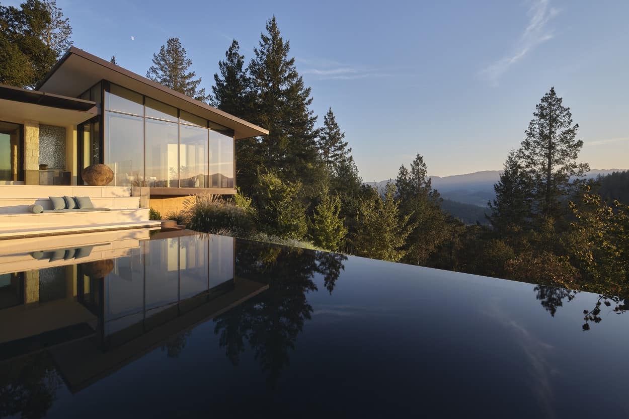 beautiful home in the Napa Valley with sweeping views and infinity pool