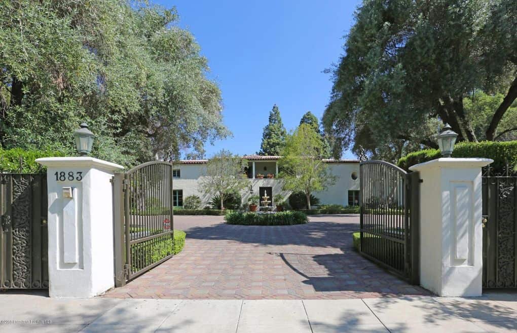 The real-life mansion used as Amanda's (Cameron Diaz) house in The Holiday.