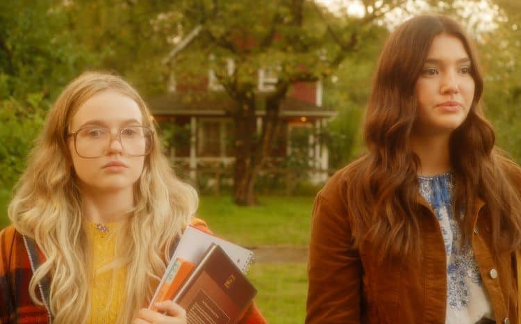 young Kate and Tully in Firefly Lane, outside their childhood home