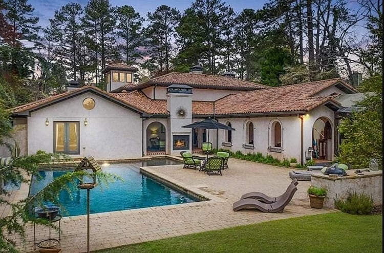 The real house used to film scenes from the LaRusso family home on Cobra Kai.