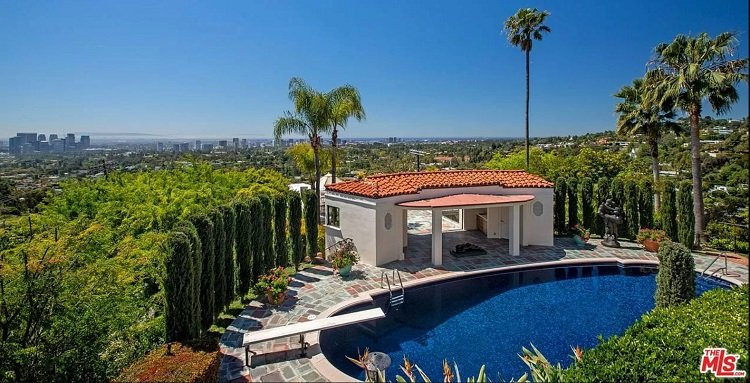 LeBron James' house in Beverly Hills opens up to sweeping views of Los Angeles. 