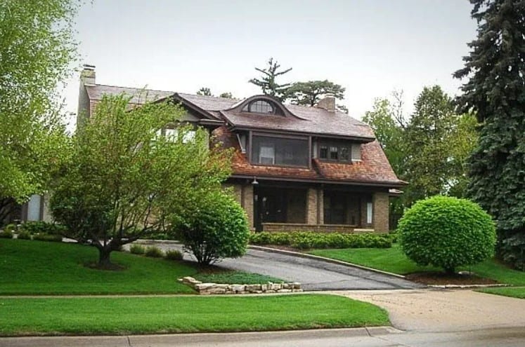 The driveway and entrance to Buffett's house. 